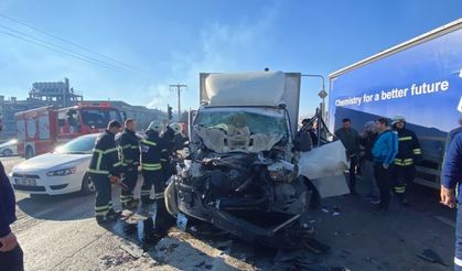İki kamyonetin çarpıştığı kazada 1 kişi yaralandı