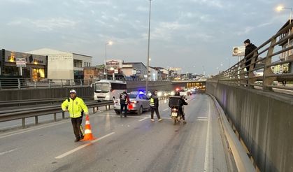 Başiskele'de  otomobille çarpışan polis motosikletindeki 2 polis yaralandı