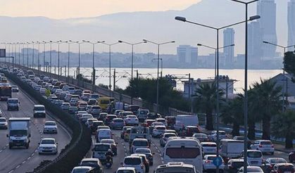 Araç satışı yüzde 15,5 düştü... Trafiğe 198 bin 740 araç eklendi