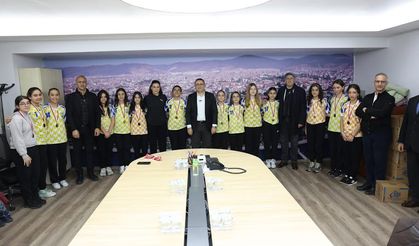 Derincespor’un Şampiyonları başkan Gökçe ile buluştu