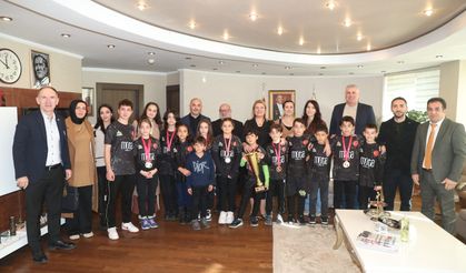 Başkan Hürriyet, Kocaeli Paten 41 Spor Kulübü’nü tebrik etti