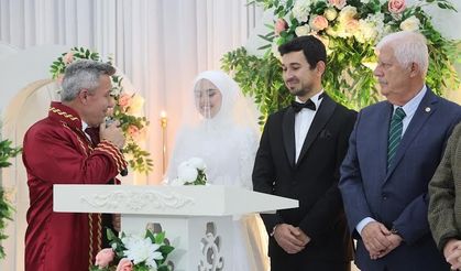 Kandıra Belediyesi Bir yılda 340 çiftin nikahını kıydı.