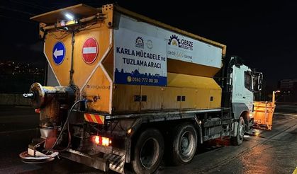 Gebze’de kar ekiplerinin gece mesaisi