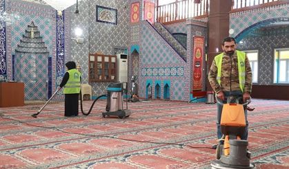 Cami ve ibadethaneler Ramazana hazırlanıyor