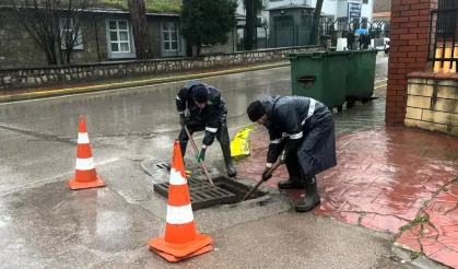 Kocaeli'de ekipler su baskını ve taşkın riskine karşı sahada
