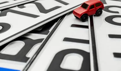 Plaka karmaşasına son! Hatalı plakalar ücretsiz değiştirilecek