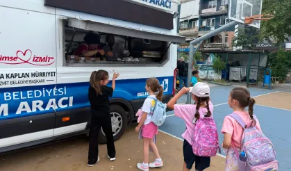 İzmitli öğrencilere yaz tatili öncesi ikram