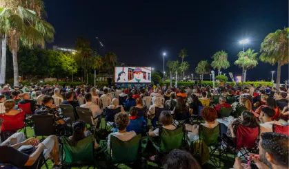 Açık hava sinema keyfi günümüze taşındı
