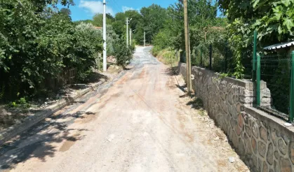 Kocaeli İzmit'te kırsal mahalleye modern beton yol