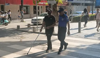 Görme engelli vatandaşa Kocaeli Zabıtası'ndan destek eli