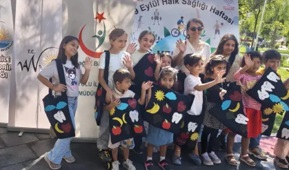 Çocuklar kendi çantalarını tasarladı