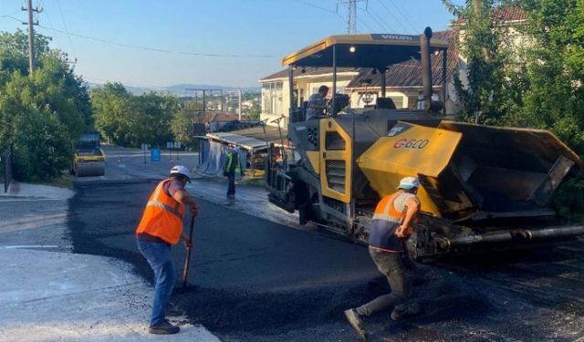 Kocaeli Büyükşehir'den Başiskele'de asfalt serimi