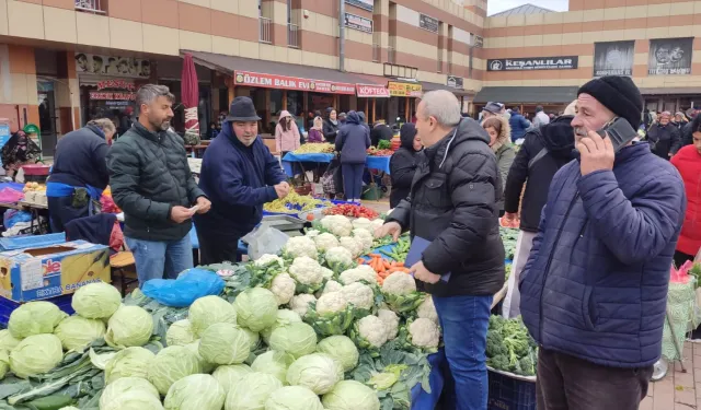 Pazar esnafının sorunları yerinde dinlendi