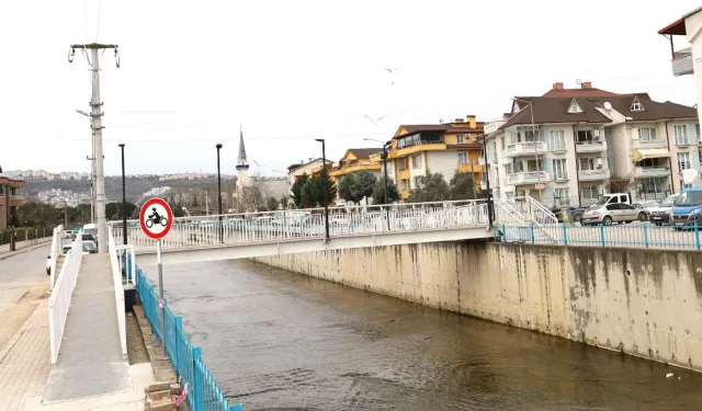 İzmit Akarca Yaya Köprüsü'ne engelli rampası