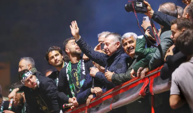 Başkan Büyükakın’a Kocaelispor taraftarlarından sevgi gösterisi