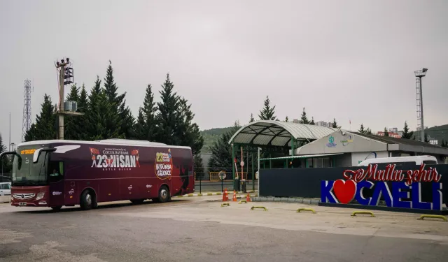Kocaeli'de otobüs ve tramvaylar 23 Nisan'a özel giydirildi