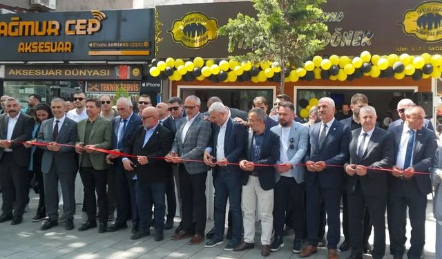 Birol Elüstü, Siyaseti buluşturdu