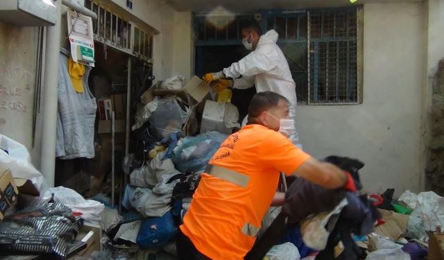 20 Kamyon çöp çıktı