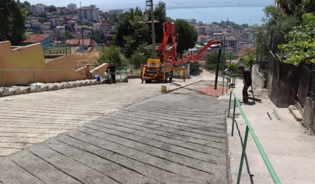 İzmit'te 20 yıllık soruna 'beton yol' çözümü