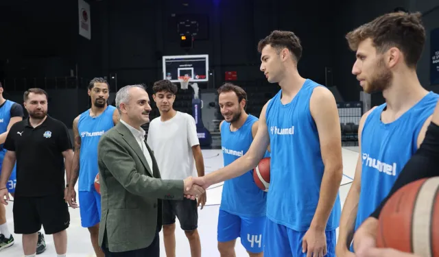 Çayırova basketbol takımına Başkan Çiftçi'den ziyaret