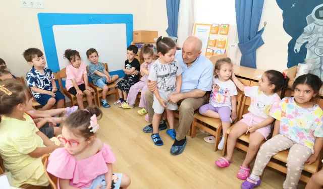 Gebze'de Başkan Büyükgöz'den miniklere sürpriz ziyaret