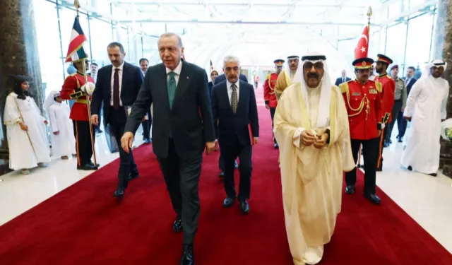 Cumhurbaşkanı Erdoğan, Körfez turunun ilk durağı Kuveyt'te! Kuveyt'le 4 anlaşma imzalandı