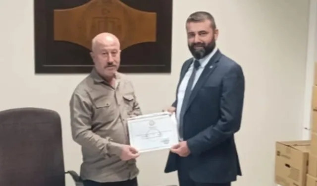 İYİ Parti Mudanya'da Ersin Erdönmez mazbatasını aldı