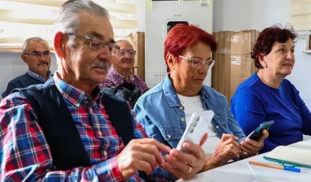 60 yaş üstü bireyler dijital çağa adım atıyor