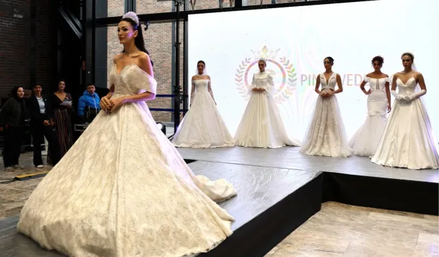Kocaeli 3. Evlilik Fuarı'nda gelinlik ve bindallılar sahneye çıktı