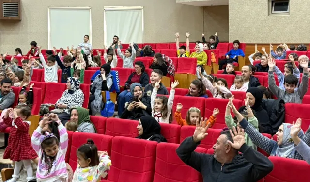 Kocaeli'de Gölcüklü çocukları neşelendiren tatil hediyesi