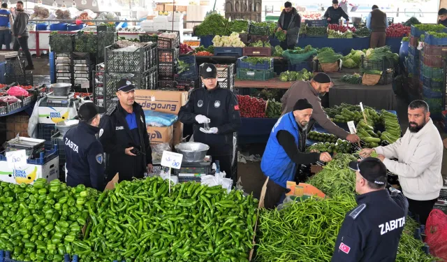 Zabıtadan semt pazarlarına şok baskın