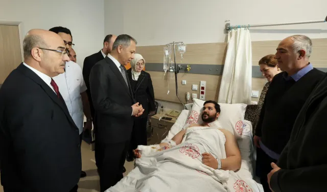 Bakan Yerlikaya'dan Yalova'daki yaralı polislere ziyaret