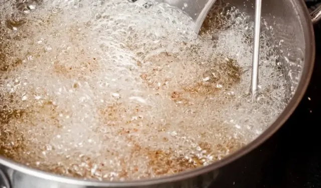 4 yaşındaki çocuk kızgın yağda yaralandı!