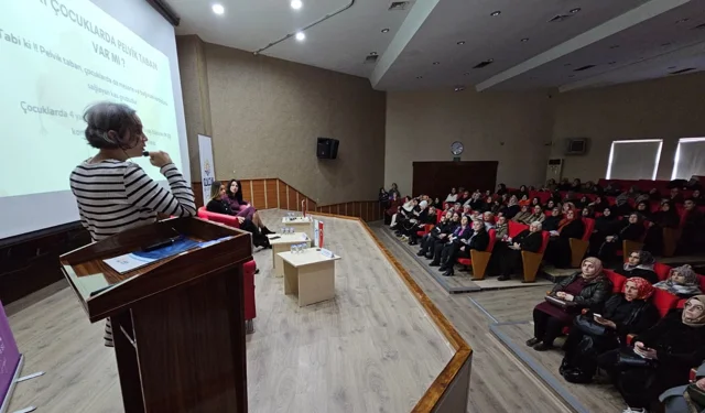 Gölcük Belediyesi'nden sağlık semineri