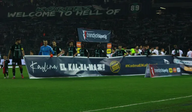 Kocaeli Stadyumu'nda futbolcular kadına şiddete karşı birleşti