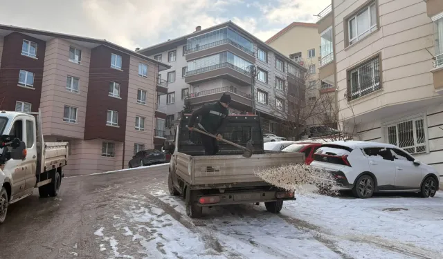 Keçiören'de karla mücadele 7/24 devam ediyor