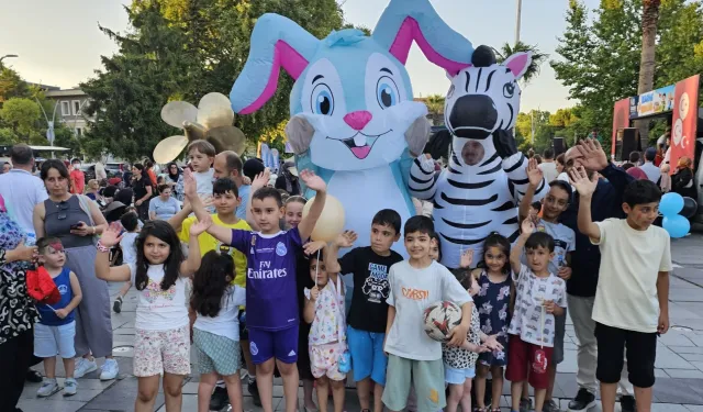 Gölcük'te çocuklar için çifte şenlik