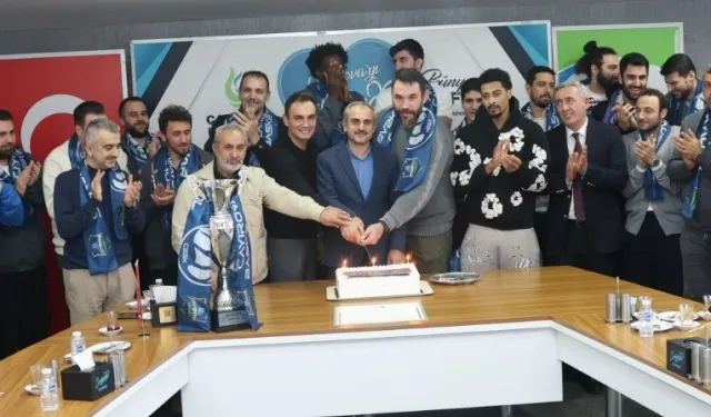 Çayırova'da Başkan Çiftçi, şampiyon kadroyla bir araya geldi