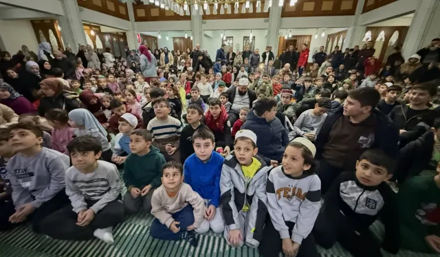 Gölcüklü çocuklar Ramazan coşkusunu camilerde yaşıyor