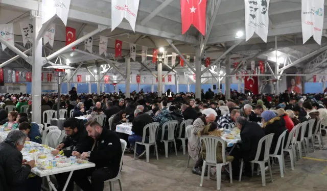 İzmit'te halk iftarı Ayazmalılarla birlikte yapıldı