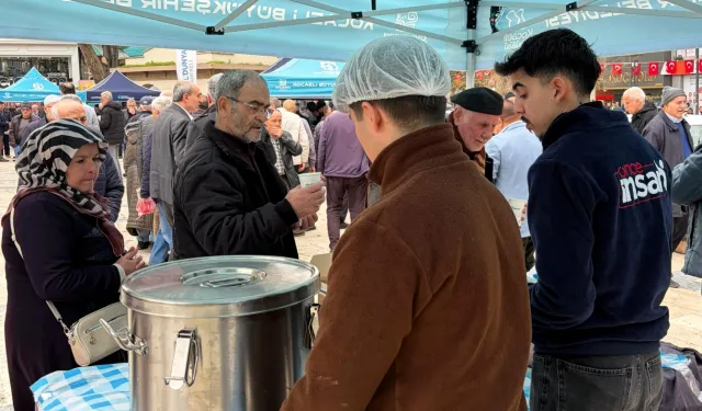 Kocaeli'de deprem şehitleri için çorba ikramı