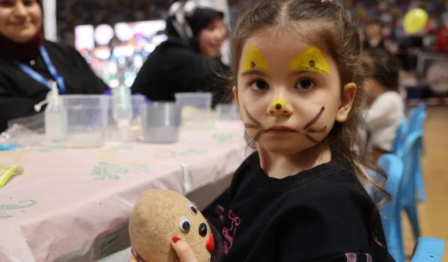 'Okula Bi' Mola', İzmit'te salona sığmadı