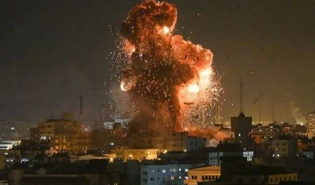 İran, ABD ve İsrail'i vurdu