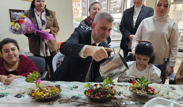 Kocaeli Gölcük'te çiçekler engelleri aştı