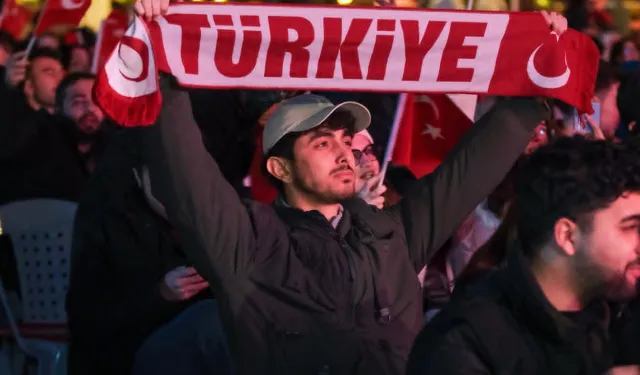 Kocaelililer, Romanya zaferini dev ekranda yaşadı