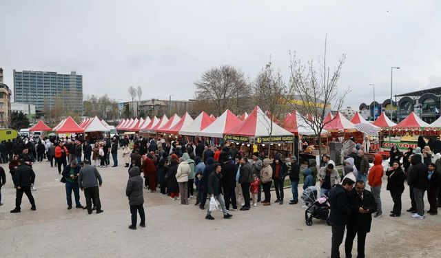 Gebze’de 5 ton hamsi dağıtıldı