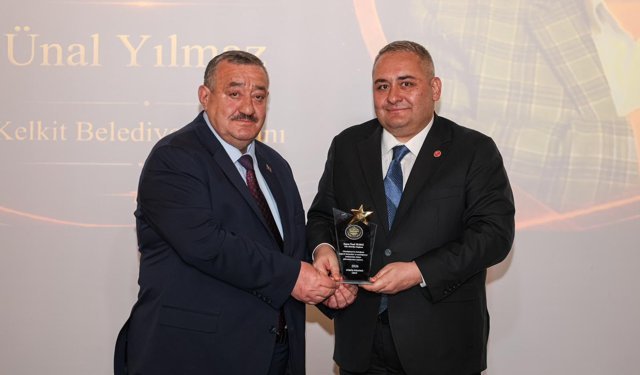 Gümüşhanelilerden, Mesut Özarslan’a “Değer Katanlar” plaketi