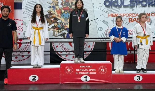 Kocaeli Çayırova'ya karatede 16 madalya birden