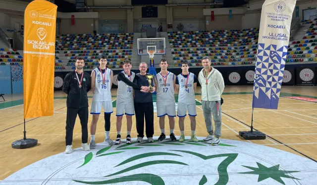Çayırova Belediyesi'nin genç basketbolcuları Kocaeli şampiyonu