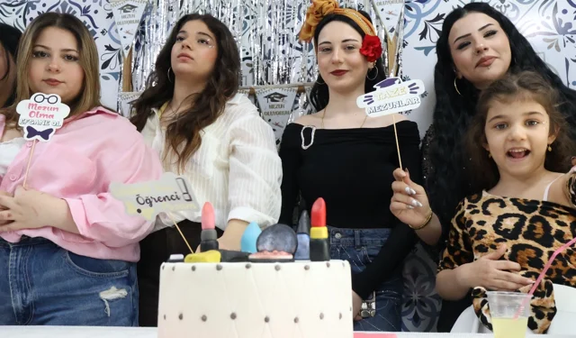 Kocaeli'de 'Beyaz Kalpler'in mezunları mesleğe uğurlandı